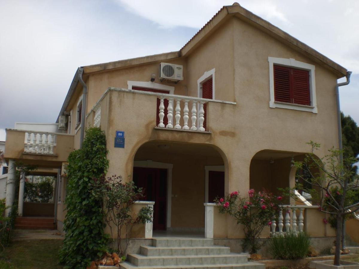 Apartmani Vesna Vir Exterior foto